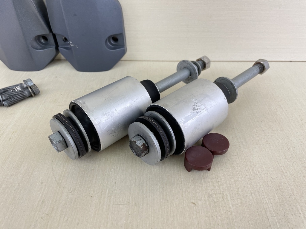 2009 Yamaha 150HP 4 Stroke Outboard Lower Motor Side Mount Dampers W/ Bolts 63P-44555-00-00