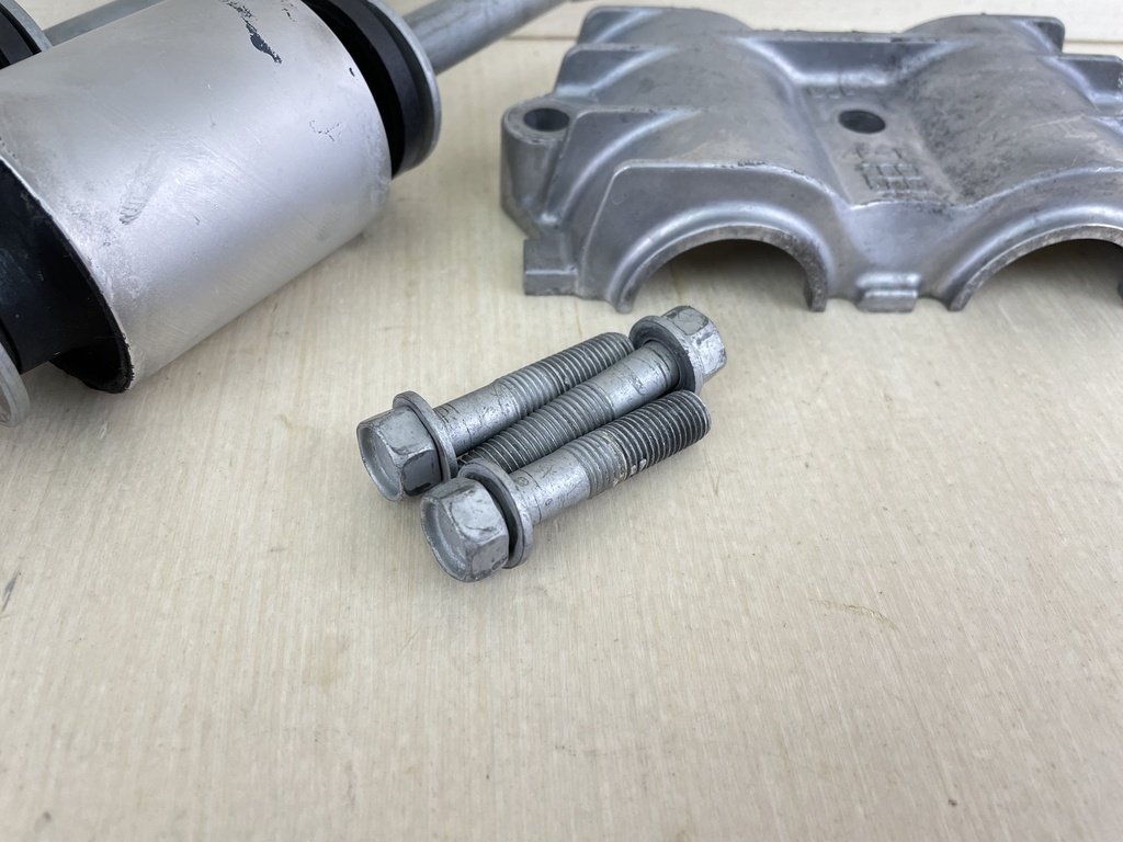 2009 Yamaha 150HP 4 Stroke Outboard Upper Mount Damper W/ Bolts 63P-44514-00-00