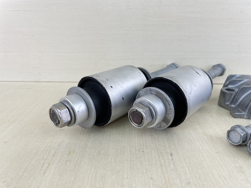 2009 Yamaha 150HP 4 Stroke Outboard Upper Mount Damper W/ Bolts 63P-44514-00-00