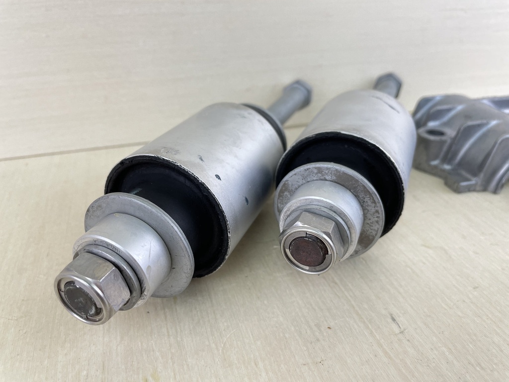 2009 Yamaha 150HP 4 Stroke Outboard Upper Mount Damper W/ Bolts 63P-44514-00-00