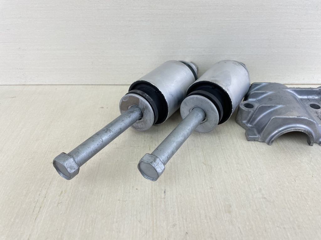 2009 Yamaha 150HP 4 Stroke Outboard Upper Mount Damper W/ Bolts 63P-44514-00-00