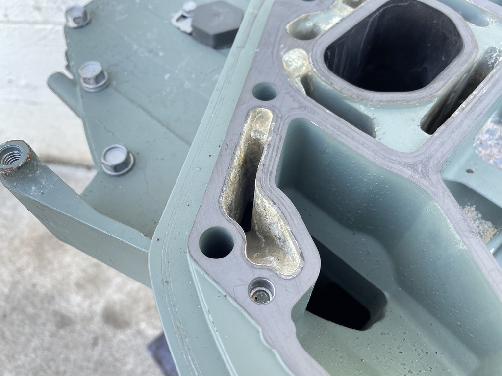 2006 Yamaha 225HP 4 Stroke Outboard Exhaust Guide Upper Casing Complete