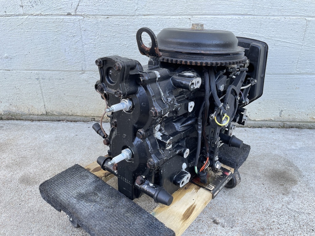 2001 Evinrude Johnson 40HP 2 Stroke Outboard Powerhead Assembly 0437341