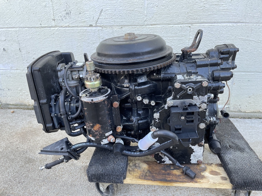 2001 Evinrude Johnson 40HP 2 Stroke Outboard Powerhead Assembly 0437341