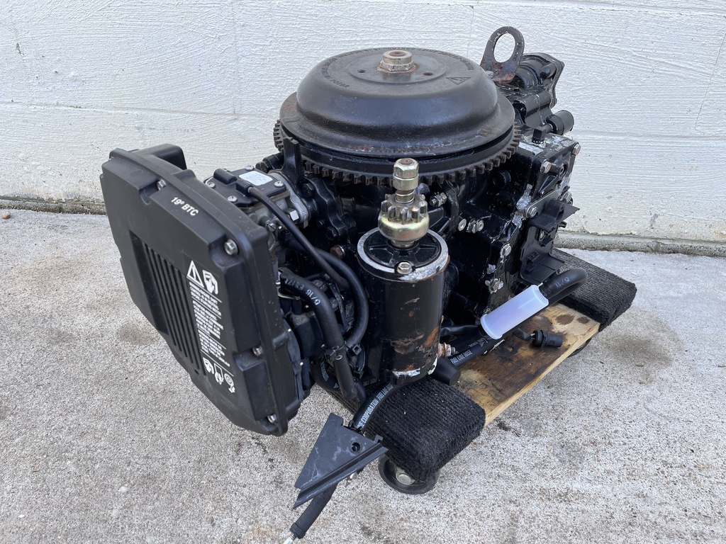 2001 Evinrude Johnson 40HP 2 Stroke Outboard Powerhead Assembly 0437341