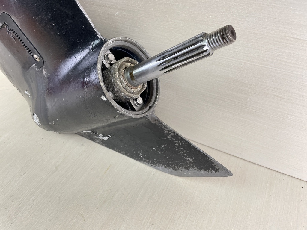 2001 Johnson Evinrude 40 50 HP 2 Stroke 20" Lower Unit Gear Case 0435280