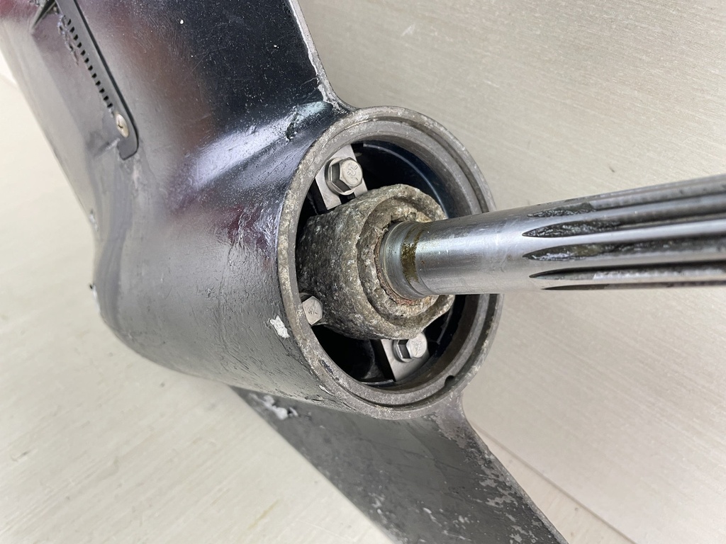 2001 Johnson Evinrude 40 50 HP 2 Stroke 20" Lower Unit Gear Case 0435280