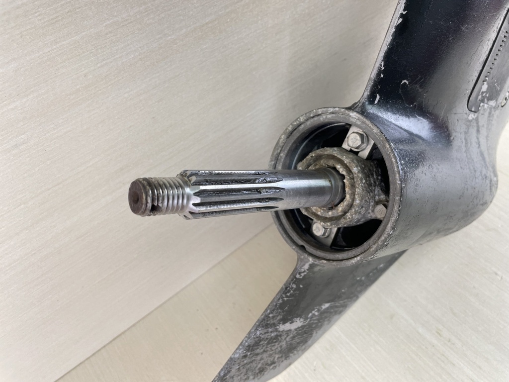 2001 Johnson Evinrude 40 50 HP 2 Stroke 20" Lower Unit Gear Case 0435280