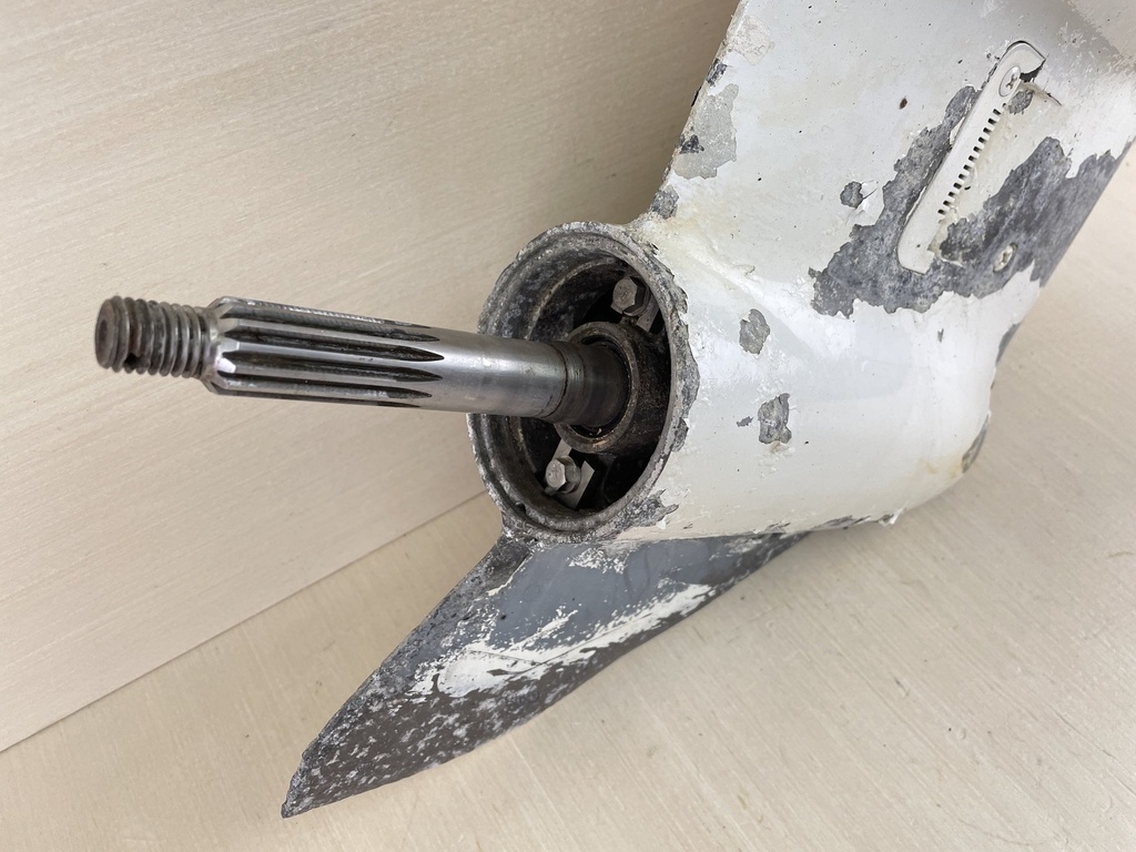 89 - 92 Johnson Evinrude 40 50 HP 2 Stroke Outboard 20" Lower Unit Gear Case 0435277