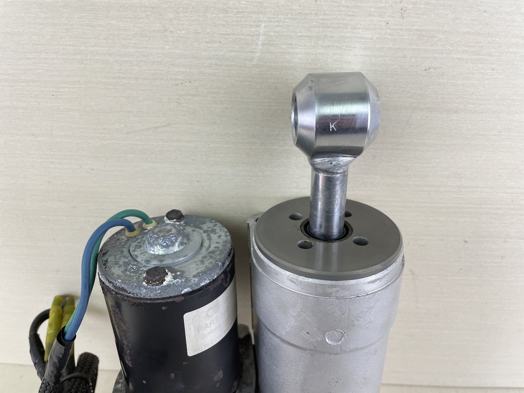 Johnson Evinrude 40HP 50 HP Power Trim & Tilt Unit 0438135 0435903