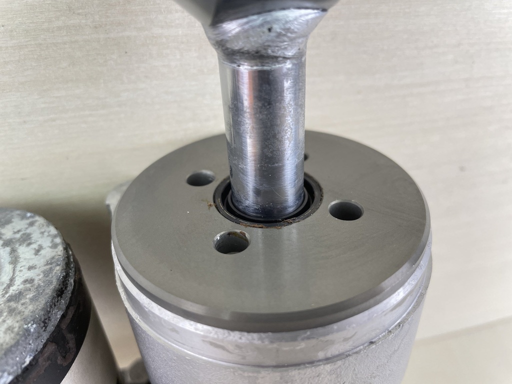 Johnson Evinrude 40HP 50 HP Power Trim & Tilt Unit 0438135 0435903