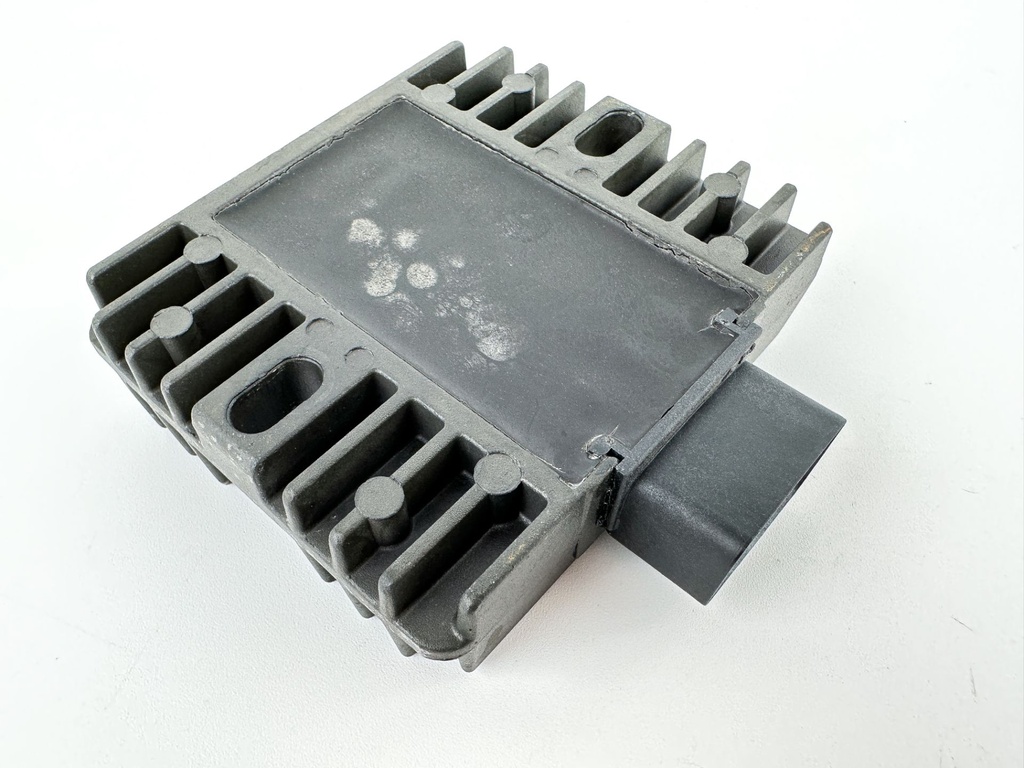 2005 Yamaha 115 HP 4 Stroke Outboard Rectifier & Regulator 68V-81960-00-00 OEM