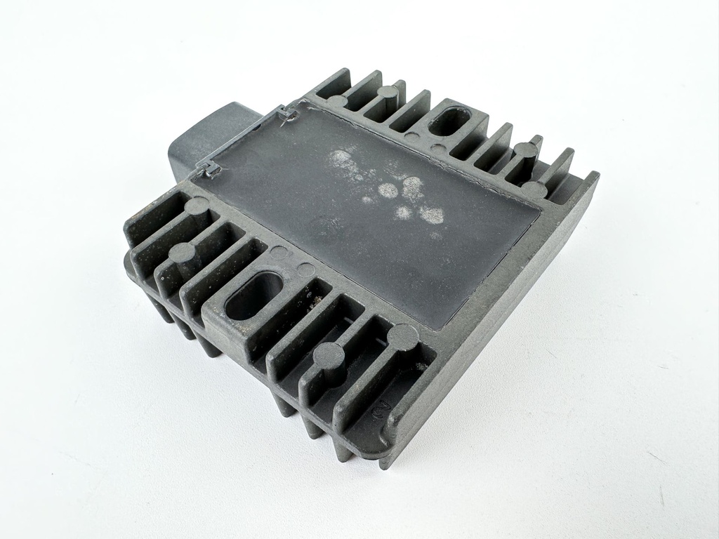 2005 Yamaha 115 HP 4 Stroke Outboard Rectifier & Regulator 68V-81960-00-00 OEM