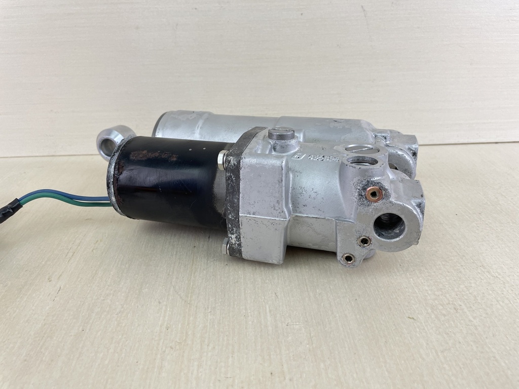 Johnson Evinrude 40HP 50 HP Power Trim & Tilt Unit 0438135 0435903