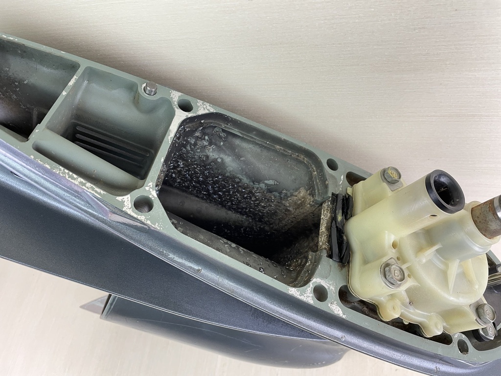 2006 Yamaha 15HP 4 Stroke Outboard 25" Lower Unit Gear Case 68V-45300-32-8D