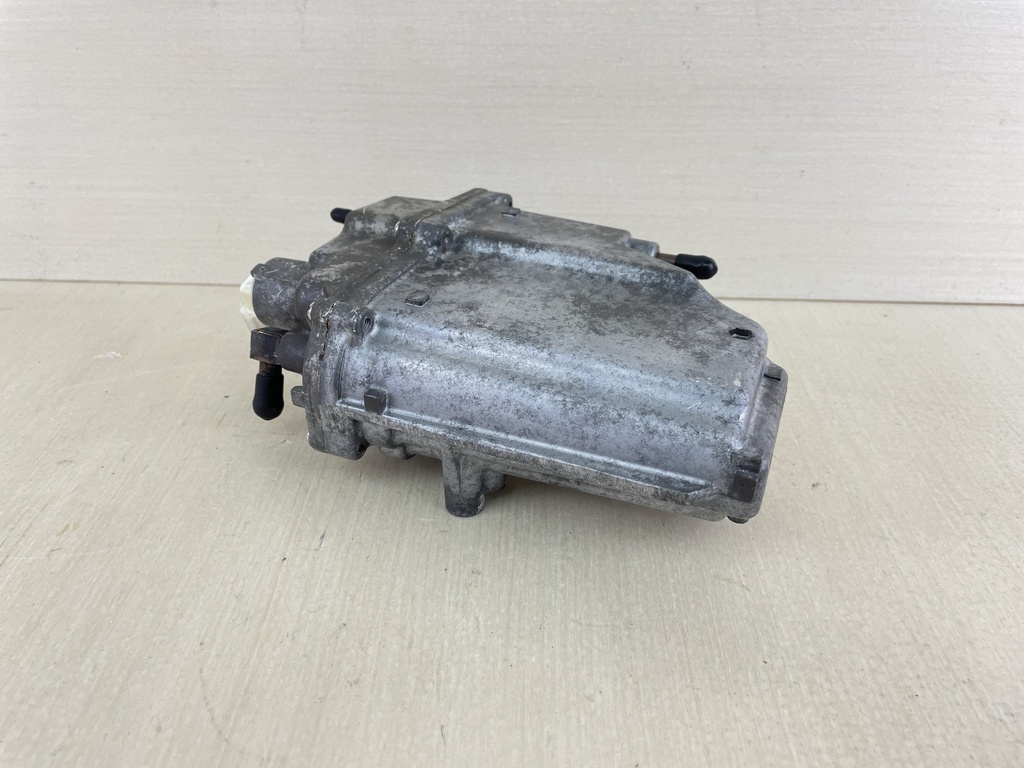 2006 Yamaha 115HP 4 Stroke Outboard Float Chamber Assembly VST 68V-14180-02-00