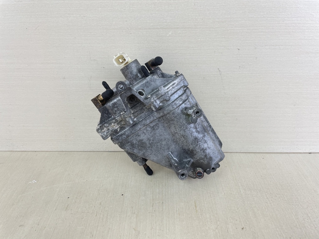 2006 Yamaha 115HP 4 Stroke Outboard Float Chamber Assembly VST 68V-14180-02-00