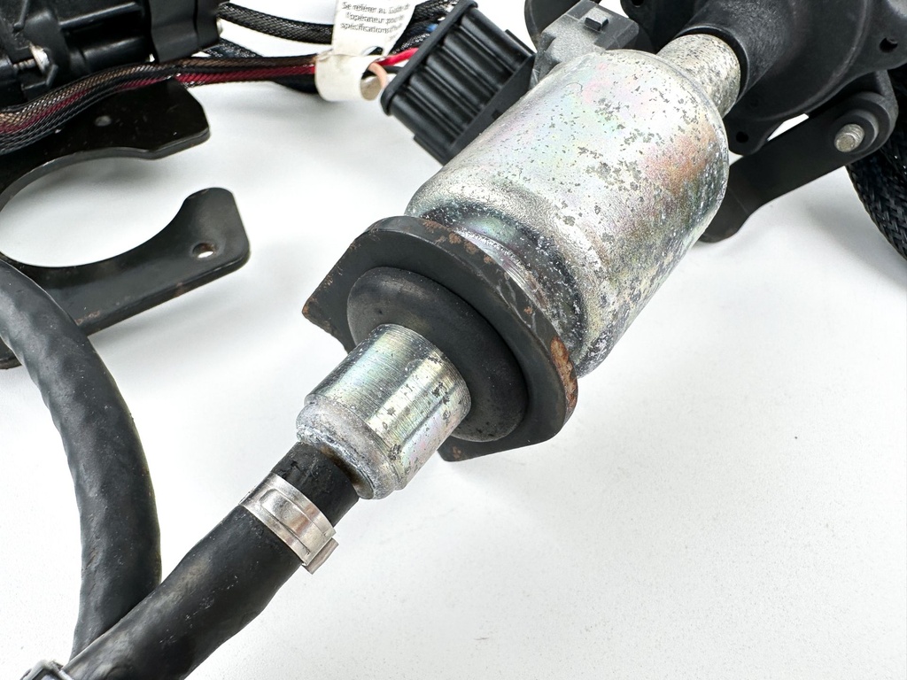 2014 Evinrude 300 HP 2 Stroke Outboard Oil Pump W/ Rear Pump 5008418