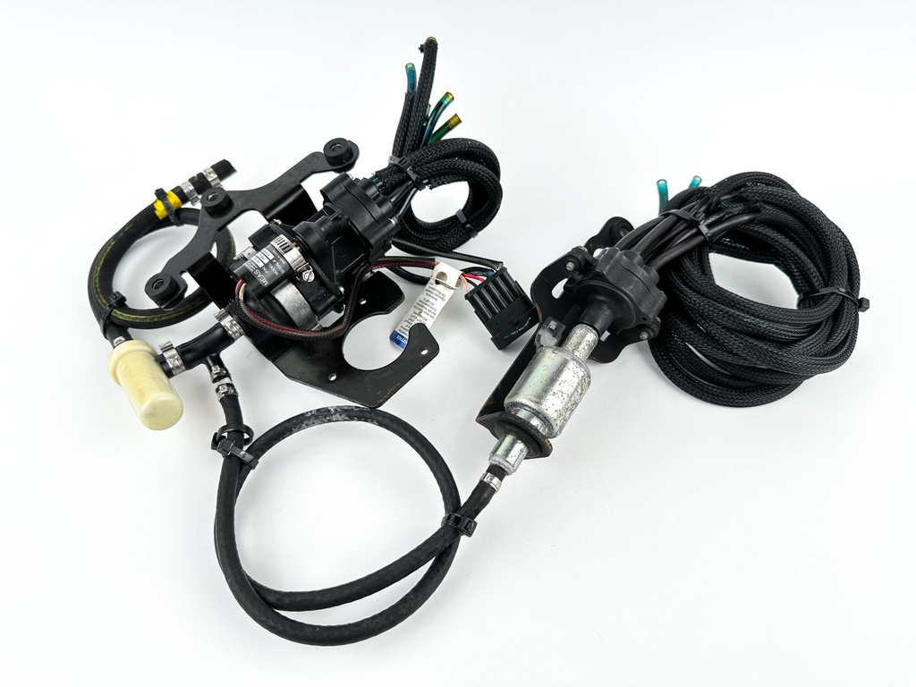 2014 Evinrude 300 HP 2 Stroke Outboard Oil Pump W/ Rear Pump 5008418