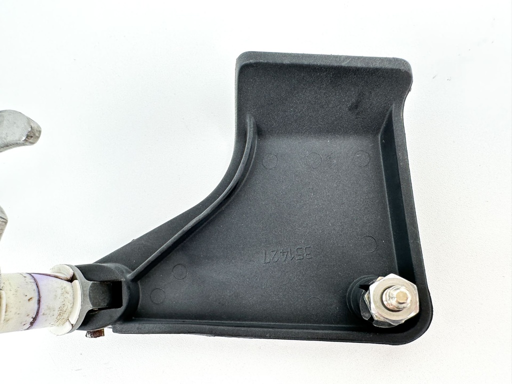 2013 Evinrude 250 HP 2 Stroke Outboard Starboard Latch Handle 5005708 OEM