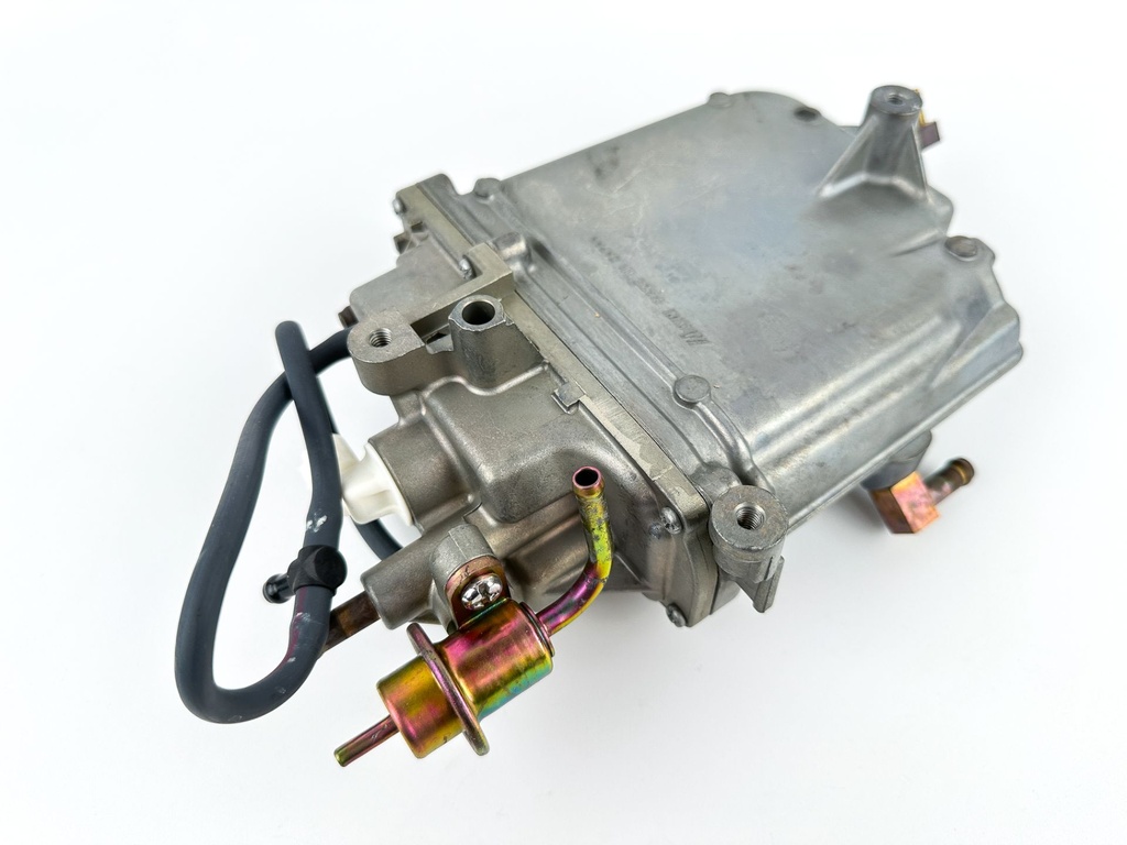 2004 Yamaha 150 HP 4 Stroke Outboard VST Float Chamber Assembly 63P-13907-00-00 OEM