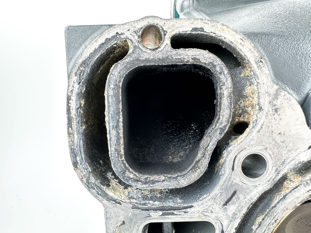 2009 Yamaha 250 HP 4 Stroke Outboard Port Cylinder Head 6P2-W009C-02-9S OEM
