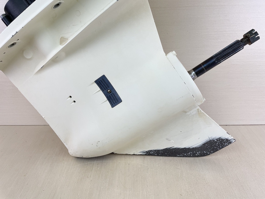 2004 Suzuki 225HP 4 Stroke 25" Lower Unit Gear Case RH 55110-93J20-0EP	