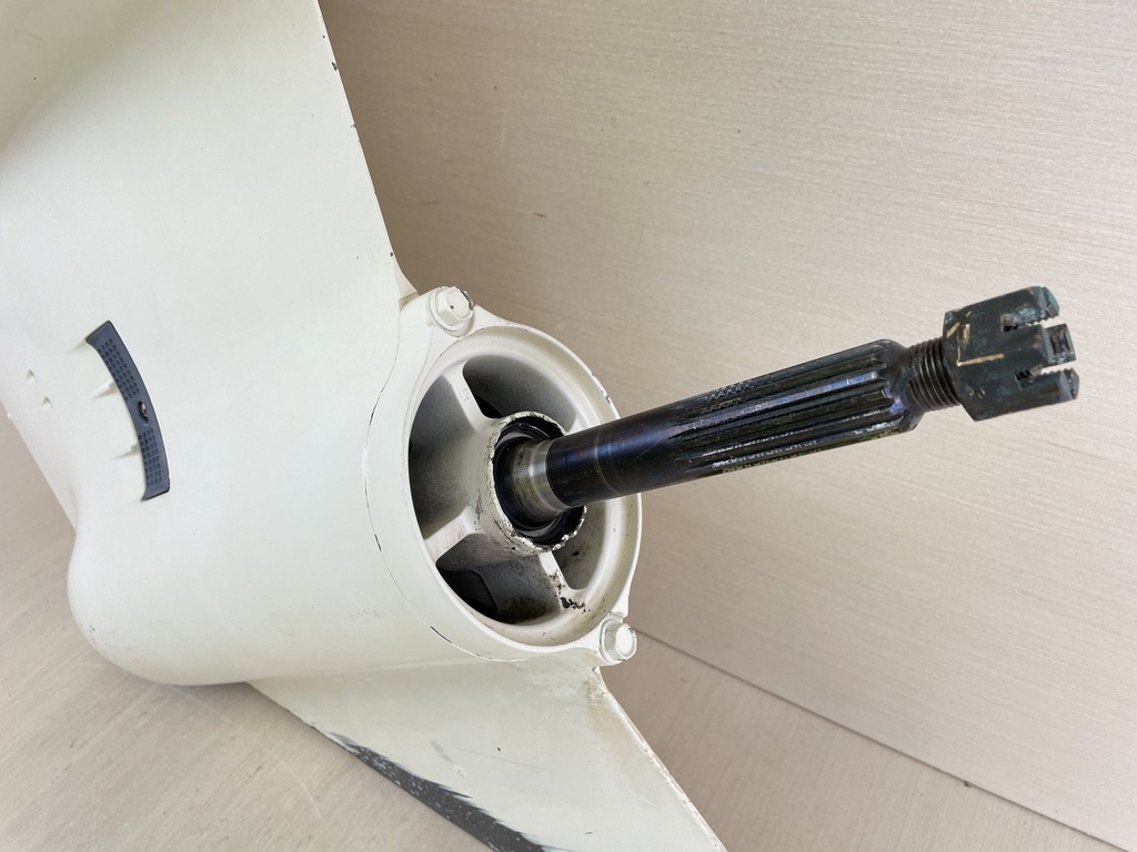 2004 Suzuki 225HP 4 Stroke 25" Lower Unit Gear Case RH 55110-93J20-0EP	