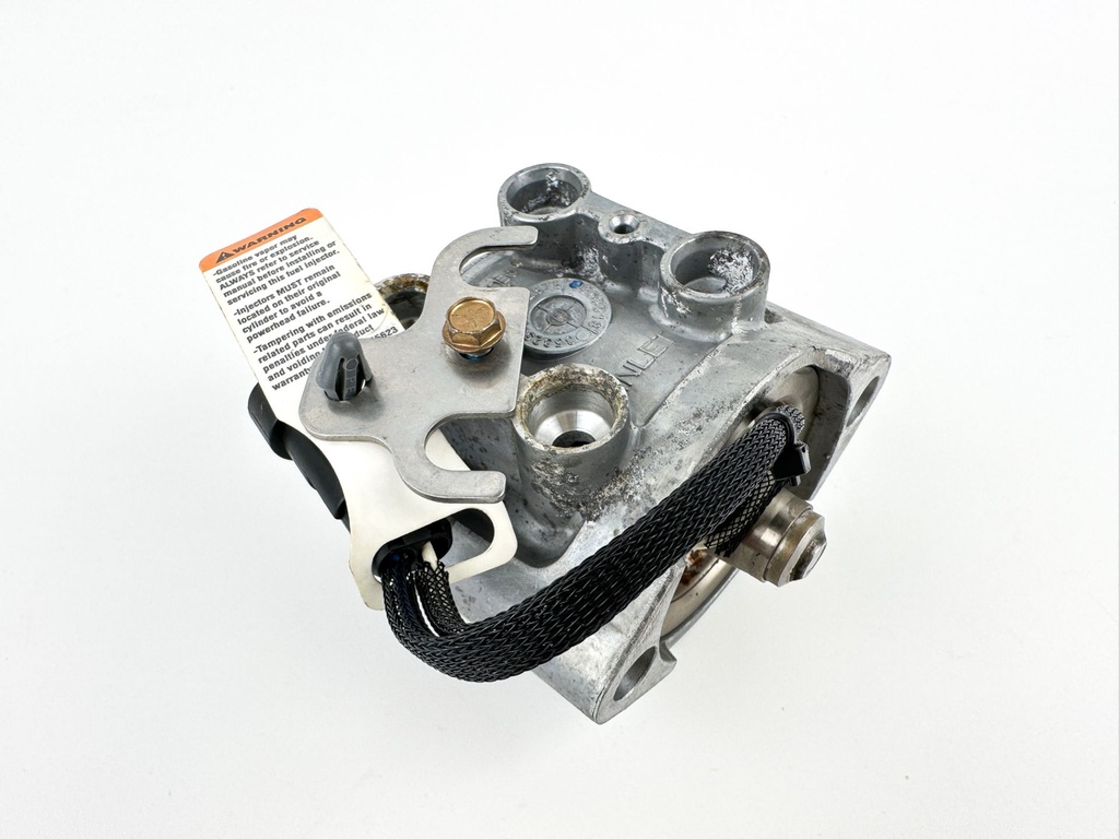 2013 Evinrude 250 HP 2 Stroke Outboard Starboard Side Fuel Injector 5007765 OEM