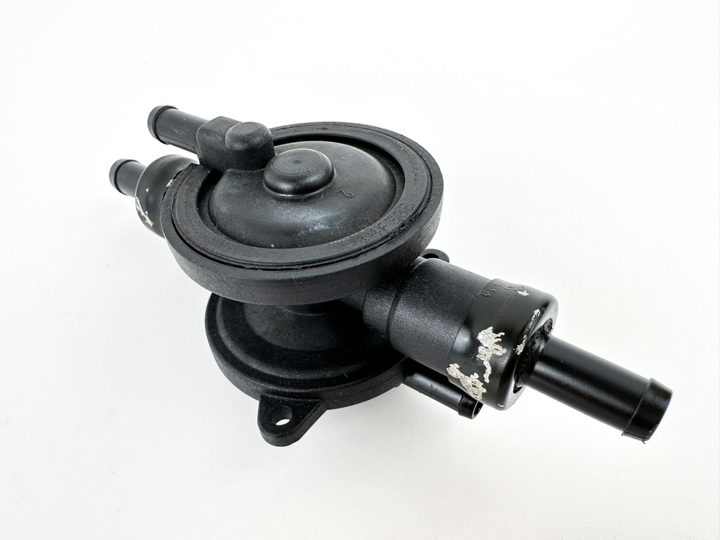 2014 Evinrude 300 HP 2 Stroke Outboard Fuel Lift Pump 5007580 OEM