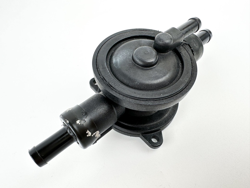 2014 Evinrude 300 HP 2 Stroke Outboard Fuel Lift Pump 5007580 OEM