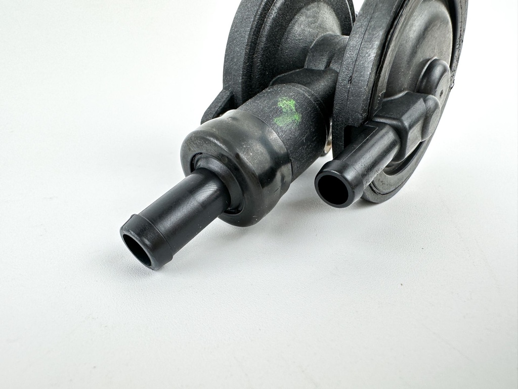 2014 Evinrude 300 HP 2 Stroke Outboard Secondary Lift Pump 5007581 OEM
