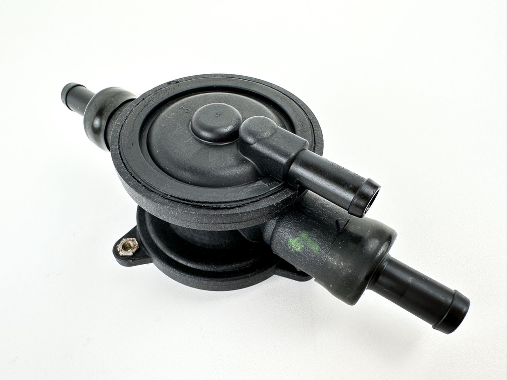 2014 Evinrude 300 HP 2 Stroke Outboard Secondary Lift Pump 5007581 OEM