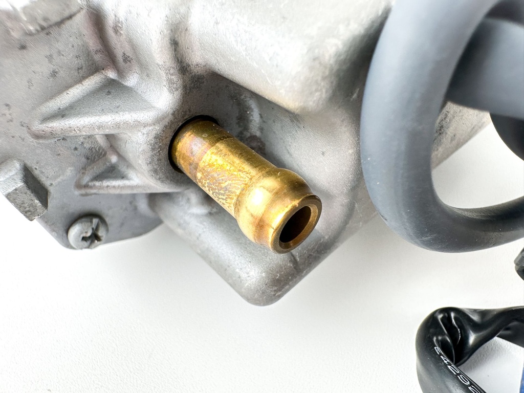 2015 Yamaha 150 HP 4 Stroke Outboard VST Float Chamber Assembly 63P-14180-20-00 OEM
