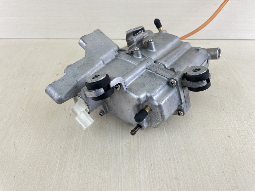 2004 Suzuki 225HP 4 Stroke Outboard Fuel Vapor Separator Tank VST 15600-93J02