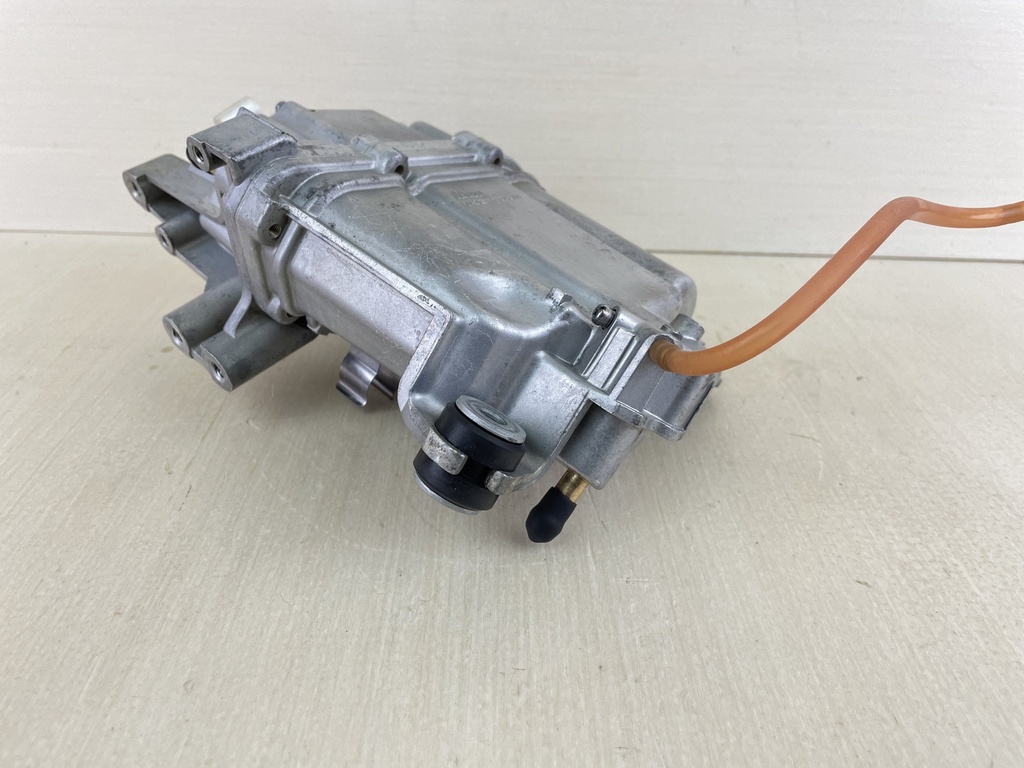 2004 Suzuki 225HP 4 Stroke Outboard Fuel Vapor Separator Tank VST 15600-93J02