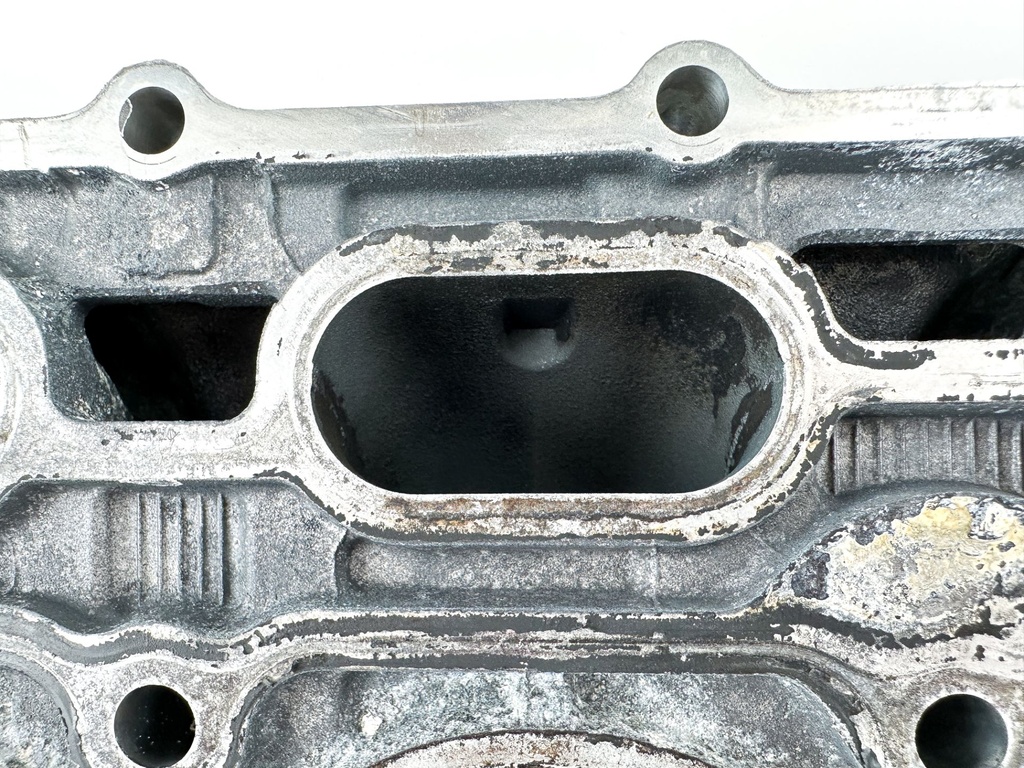 2015 Yamaha 150 HP 4 Stroke Outboard Cylinder Head 63P-W009A-04-9S OEM