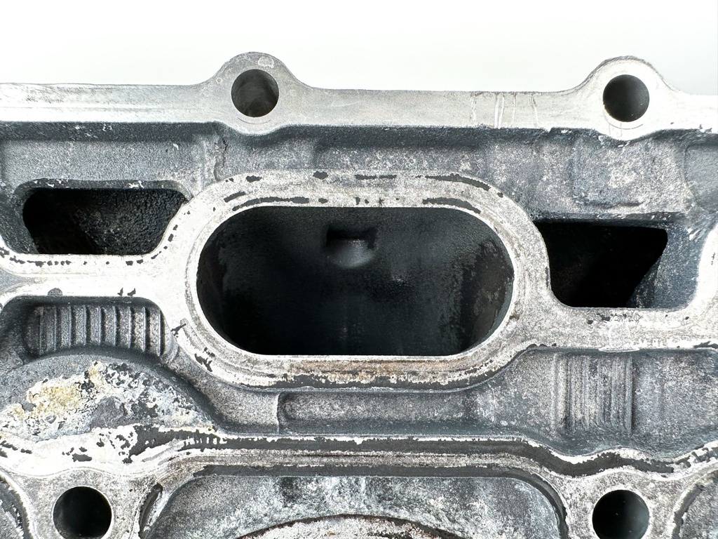 2015 Yamaha 150 HP 4 Stroke Outboard Cylinder Head 63P-W009A-04-9S OEM