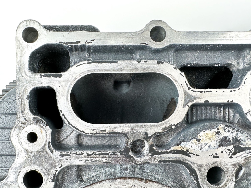 2015 Yamaha 150 HP 4 Stroke Outboard Cylinder Head 63P-W009A-04-9S OEM