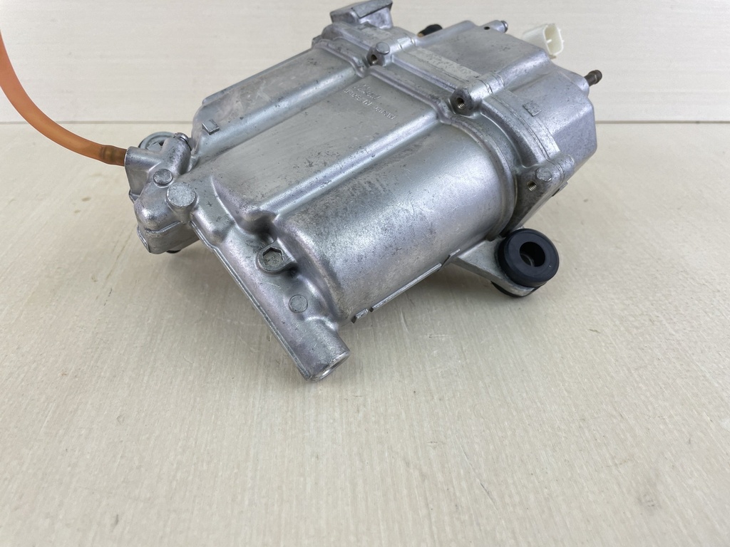 2004 Suzuki 225HP 4 Stroke Outboard Fuel Vapor Separator Tank VST 15600-93J02