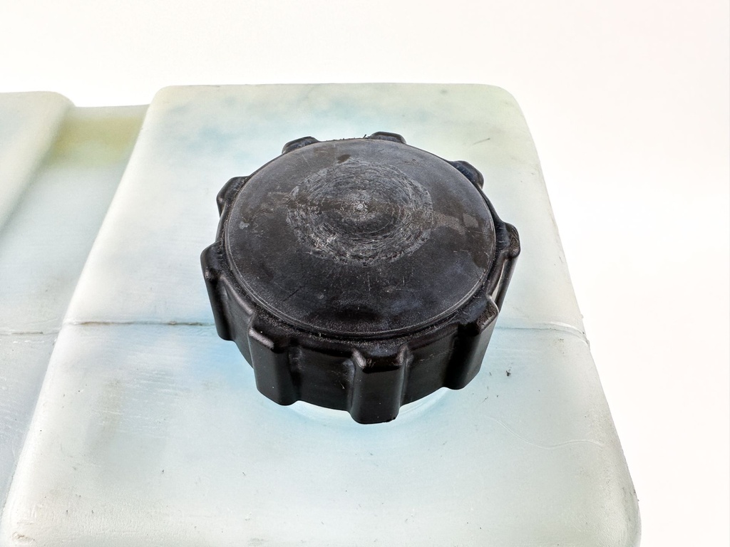 Yamaha Remote Outboard Oil Tank 10.5L 2.8 Gallons W/ Pump & Sensor