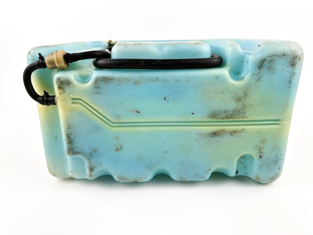 Yamaha Outboard Remote 2 Stroke Oil Tank Assembly With Pump 2.8 Gallons