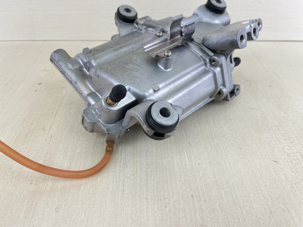 2004 Suzuki 225HP 4 Stroke Outboard Fuel Vapor Separator Tank VST 15600-93J02