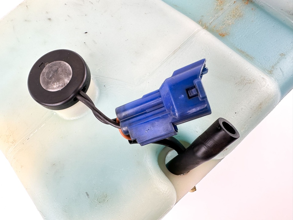 Yamaha Outboard Remote 2 Stroke Oil Tank Assembly With Pump 2.8 Gallons