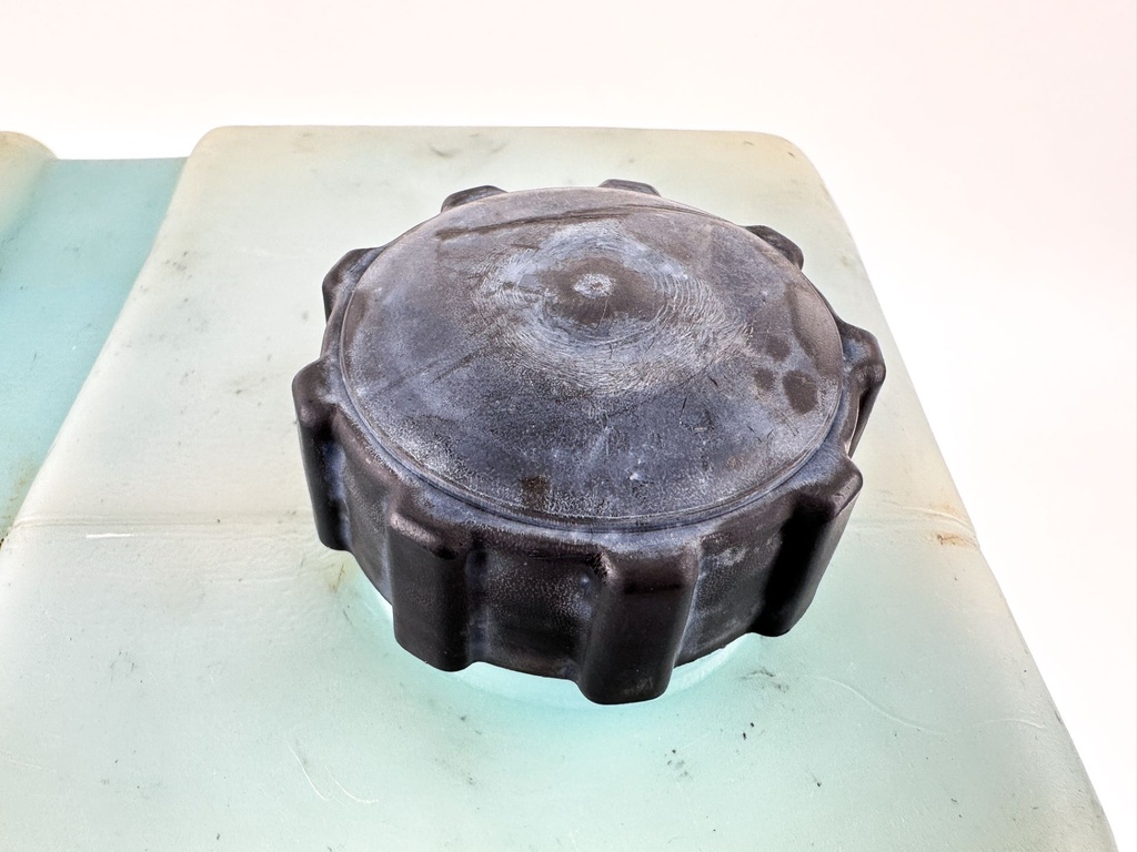 Yamaha Outboard Remote 2 Stroke Oil Tank Assembly With Pump 2.8 Gallons