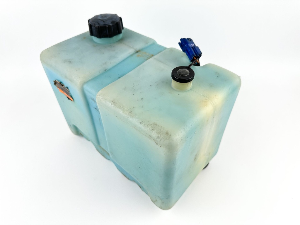 Yamaha Outboard Remote 2 Stroke Oil Tank Assembly With Pump 2.8 Gallons