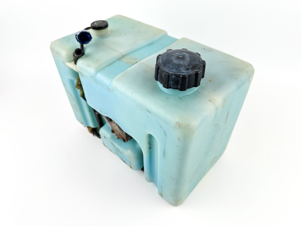 Yamaha Outboard Remote 2 Stroke Oil Tank Assembly With Pump 2.8 Gallons