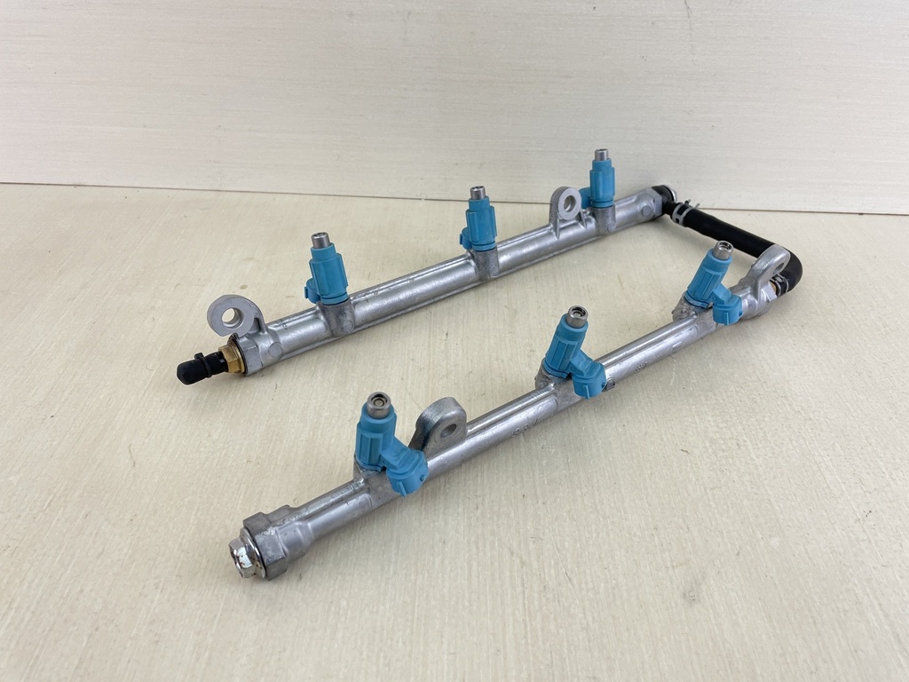 2004 Suzuki 225HP 4 Stroke Outboard Fuel Injector Set With Delivery Pipe 15710-93J00