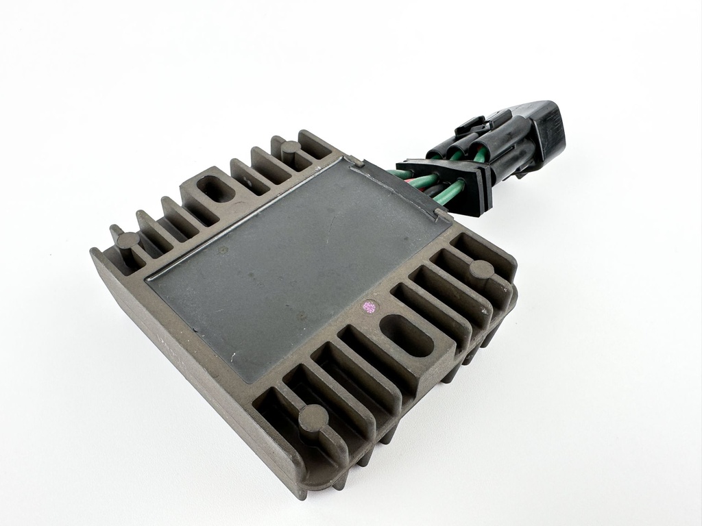 2011 Yamaha 115 HP 4 Stroke Outboard Rectifier & Regulator 68V-81960-10-00 OEM
