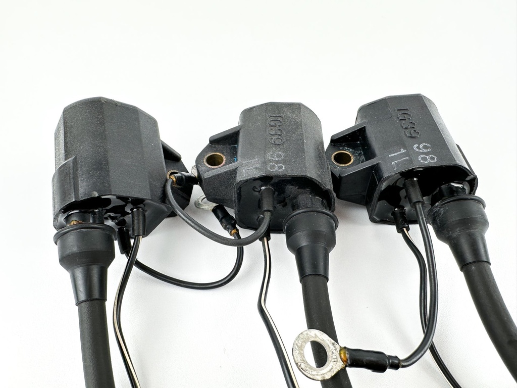2004 Yamaha 90 HP 2 Stroke Outboard Ignition Coil Set 697-85570-00-00 OEM